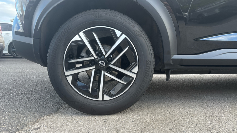 Nissan Juke 1.0 DiG-T N-Connecta 5dr Petrol Hatchback